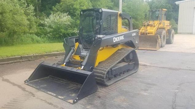 2015 John Deere 329E Skidsteer
